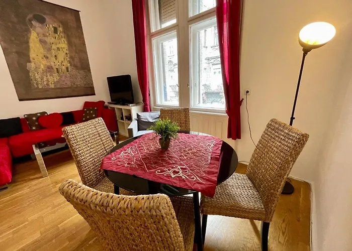 Iza Bella Classic Romantica Spacious 2Br