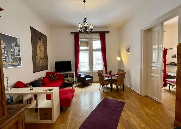 Iza Bella Classic Romantica Spacious 2Br